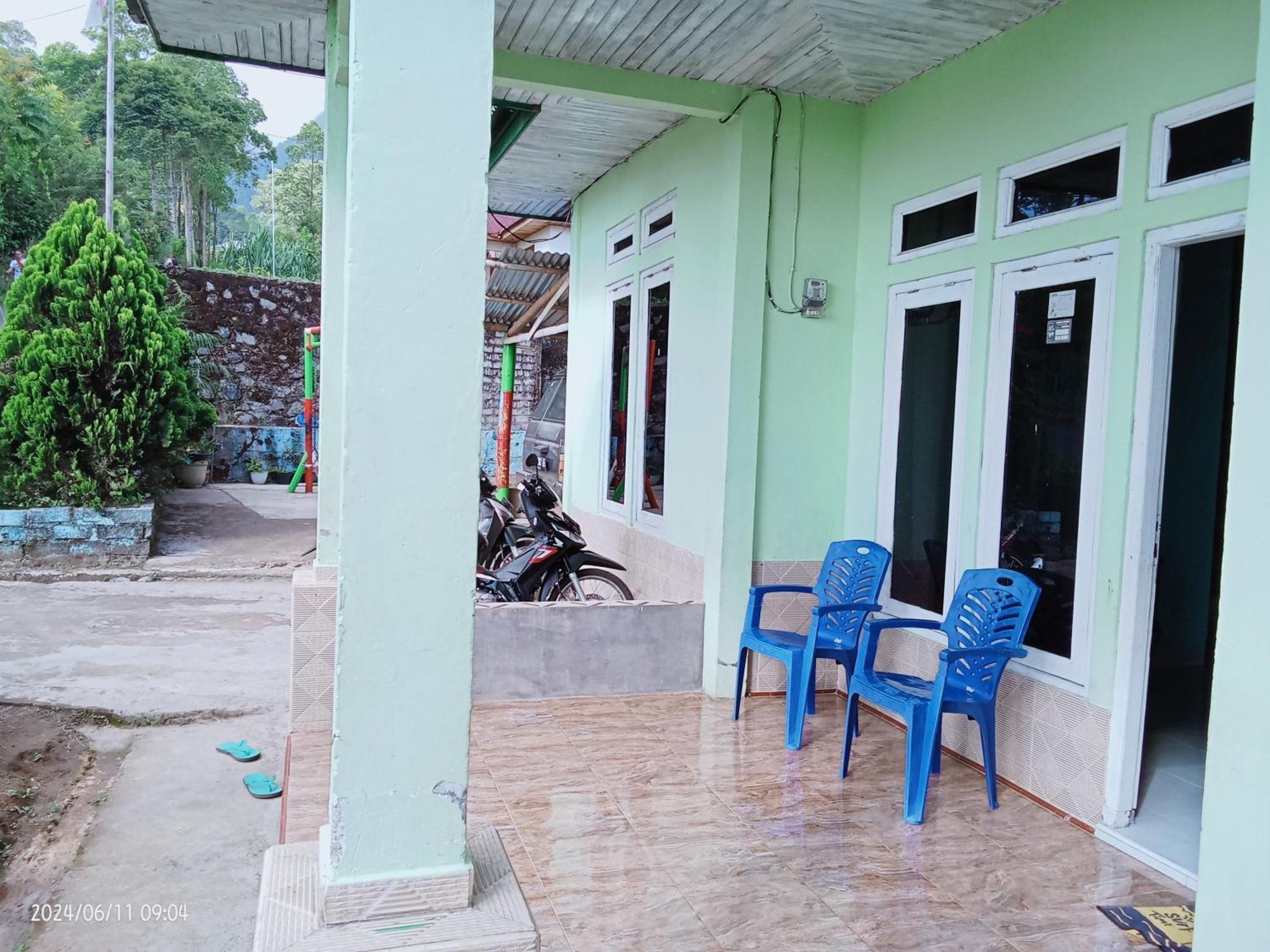 Petra Homestay Bangka Leda Ruteng Eksteriør billede