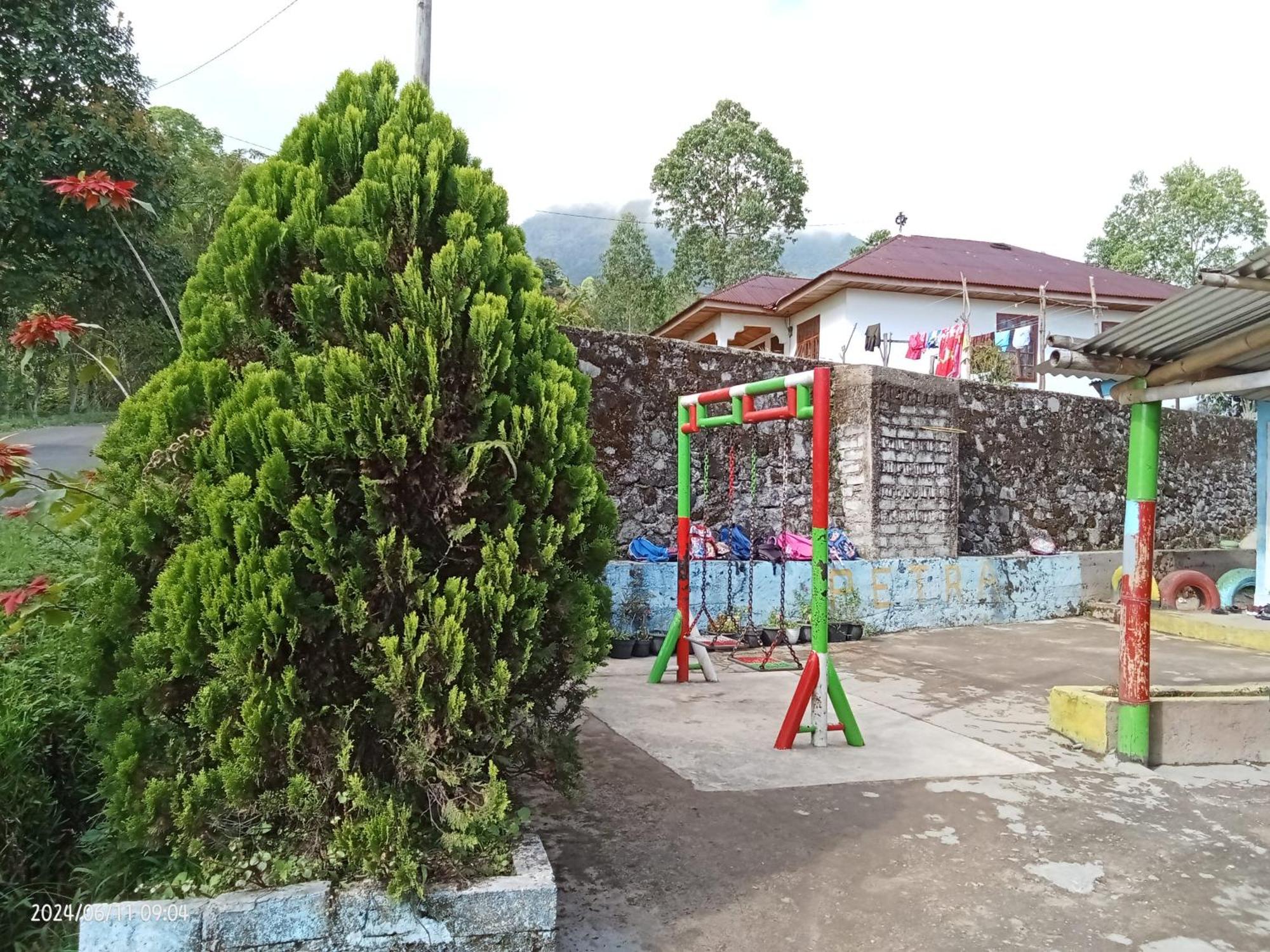 Petra Homestay Bangka Leda Ruteng Eksteriør billede