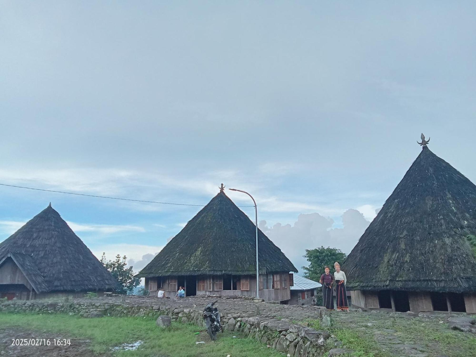 Petra Homestay Bangka Leda Ruteng Eksteriør billede